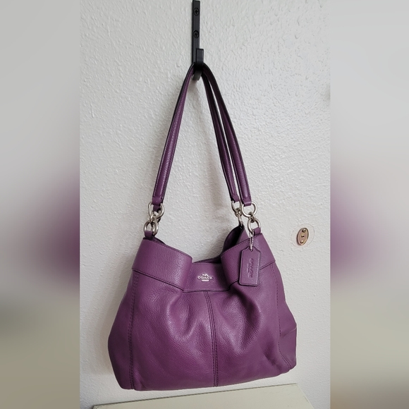 Coach Handbags - Coach Vintage Hobo with Silver Hardware